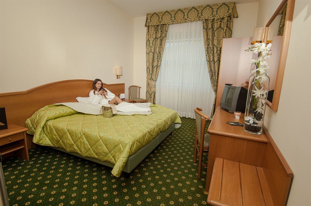 Complesso Termale Vescine Hotel Castelforte Exterior photo